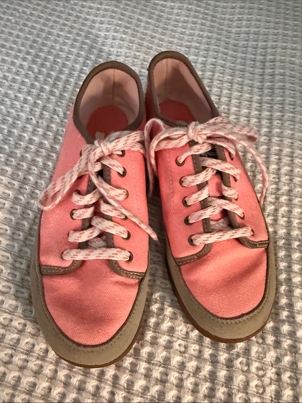 Patagonia Coral  Canvas Lace-Up Women's Sneakers in size 7